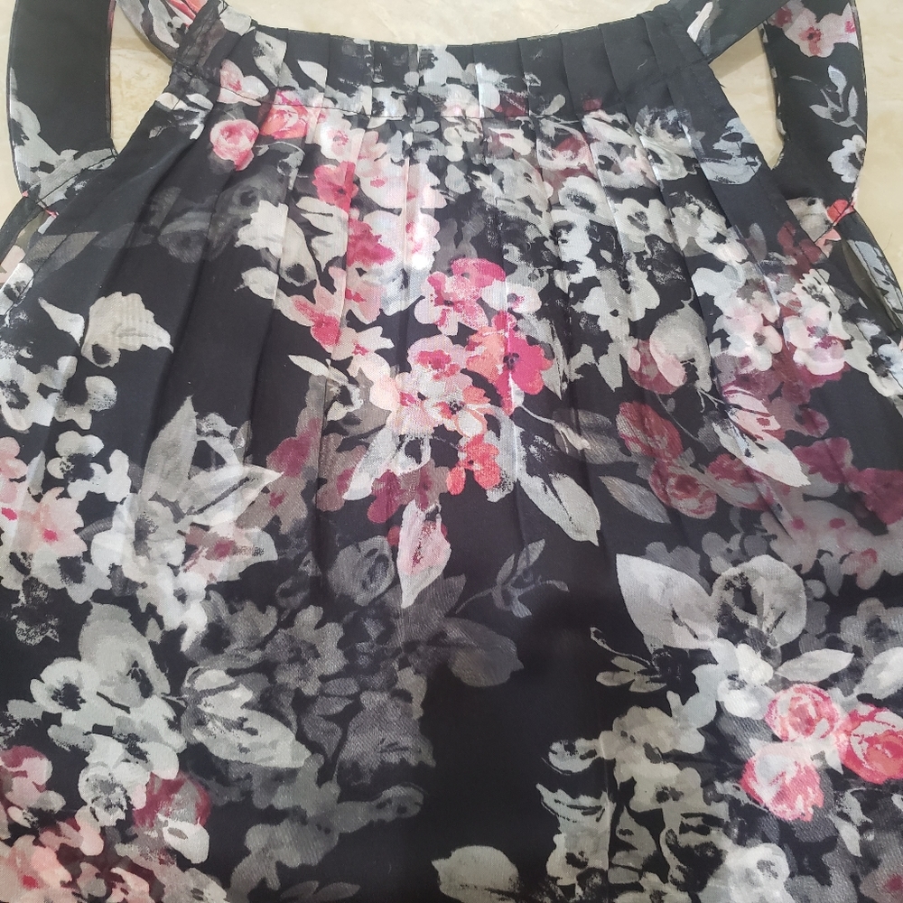White House Black Market Floral Top - Picture 9 of 12